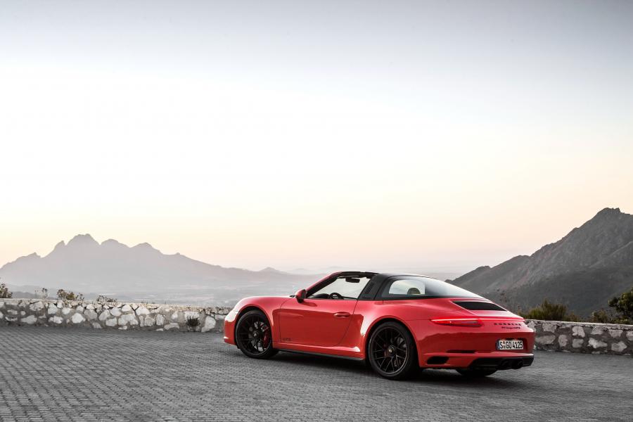  Porsche 911 Targa 4 GTS 2017 года  (WW) (фото 17 из 31)